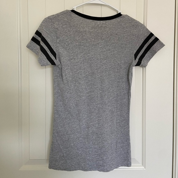 Harry Potter women’s Hogwarts v-neck graphic tshirt — small - Picture 4 of 4